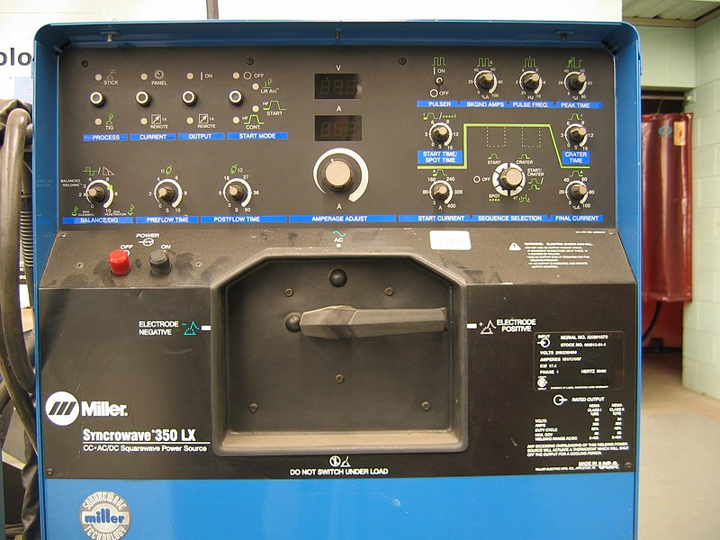 The control panel of a welder, showing the polarity selector switch.