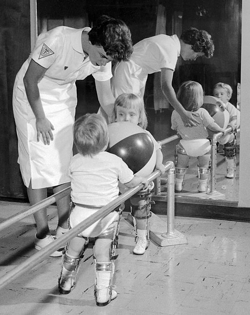 Children attending physical therapy after polio