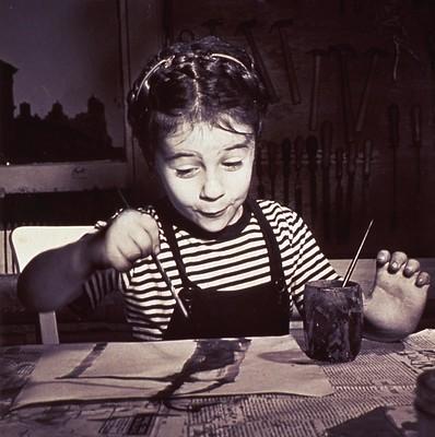 A French child painting a picture.