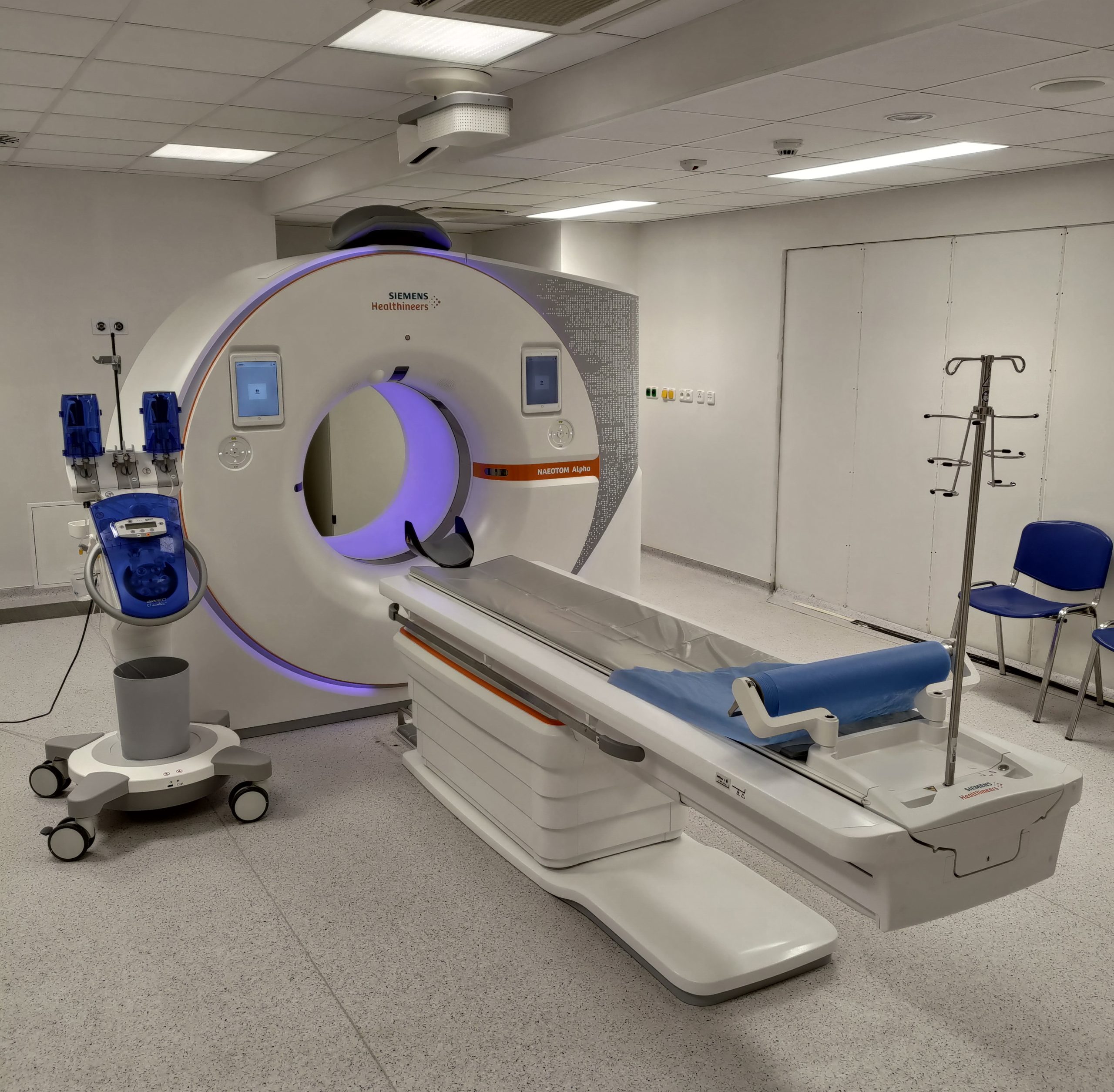 "Moderní_výpočetní_tomografie_s_přímo_digitální_detekcí_rentgenového_záření.jpg" by Tomáš Vendiš is licensed under CC BY-SA 4.0 Photo of a CT Scanner
