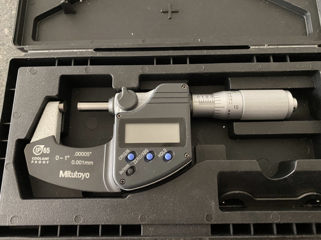 A zero to one inch micrometer in a hard plastic case.