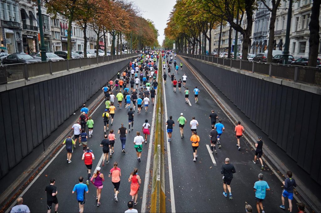 Crowd running a large race in a city