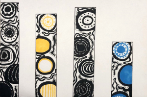 4 vertical columns with colored circles in yellow, black and blue