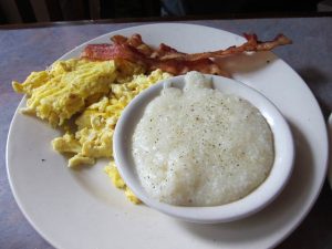 bacon eggs and grits